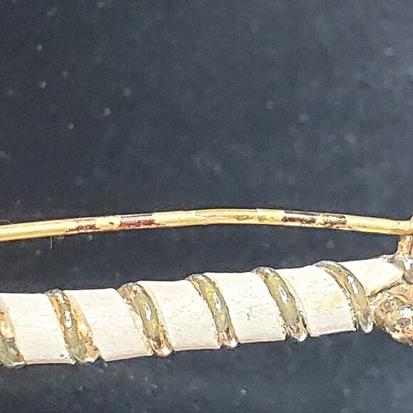 Gold Tone Hook Lock White Twist 2.5" Unsigned Vtg - Picture 5 of 9